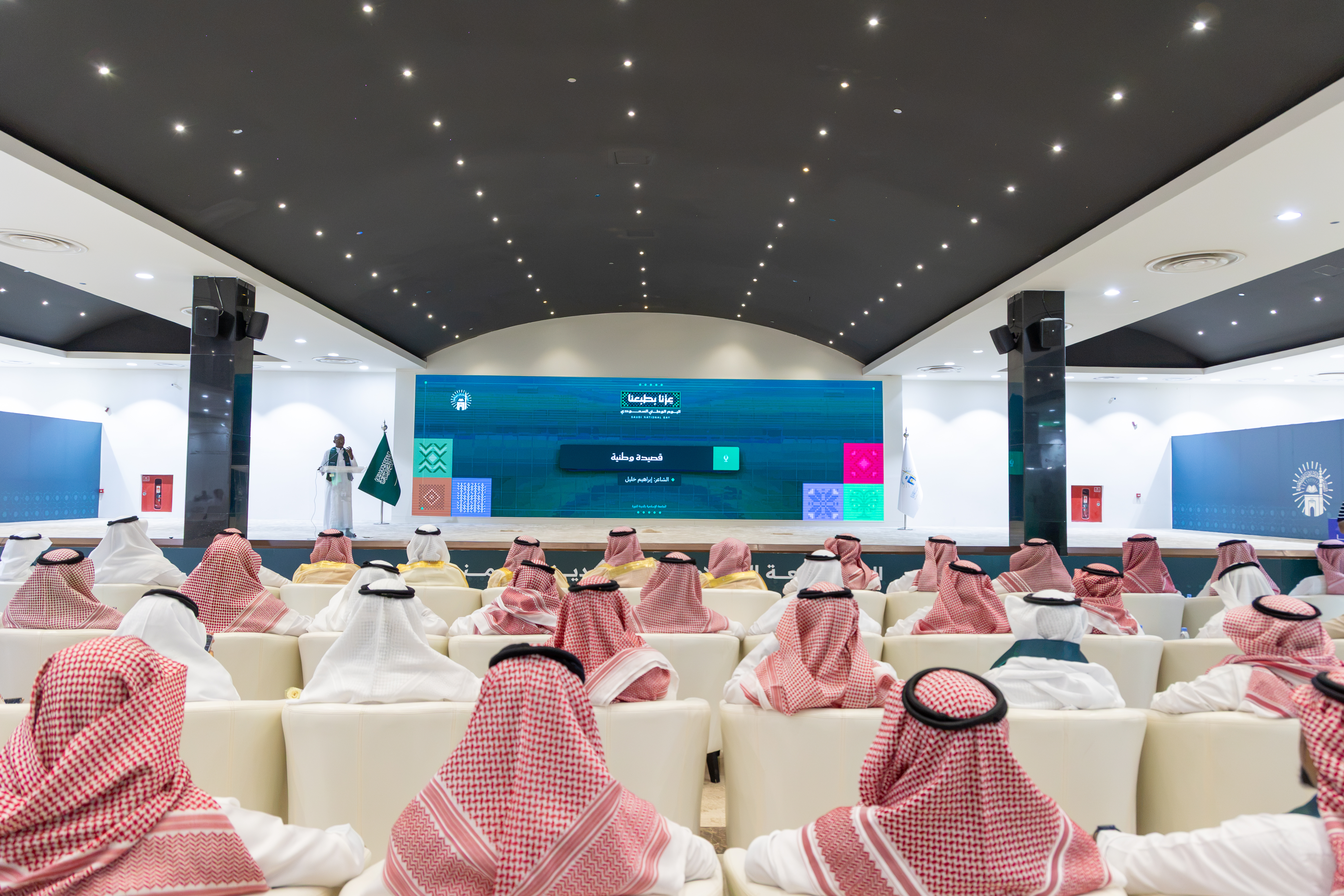 رئيس الجامعة الإسلامية يدشّن فعاليات احتفاء الجامعة باليوم الوطني السعودي الـ 96 «عزنا بطبعنا»